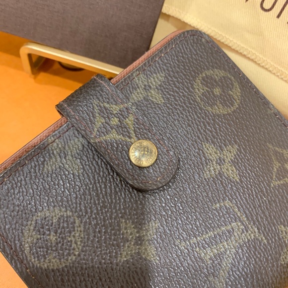 Louis Vuitton Monogram Compact Zip Bifold Wallet - Picture 6 of 16